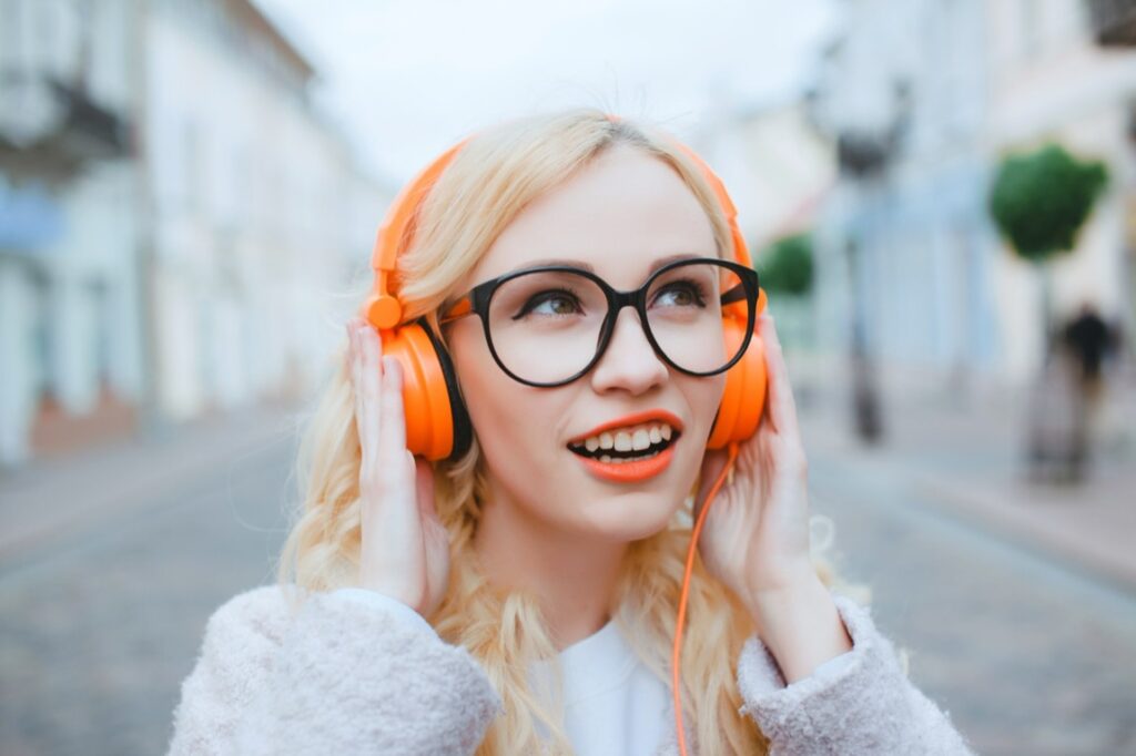 Chociaż markowe okulary mogą być droższe niż produkty mniej znanych firm, warto rozważyć długoterminowe korzyści płynące z ich zakupu